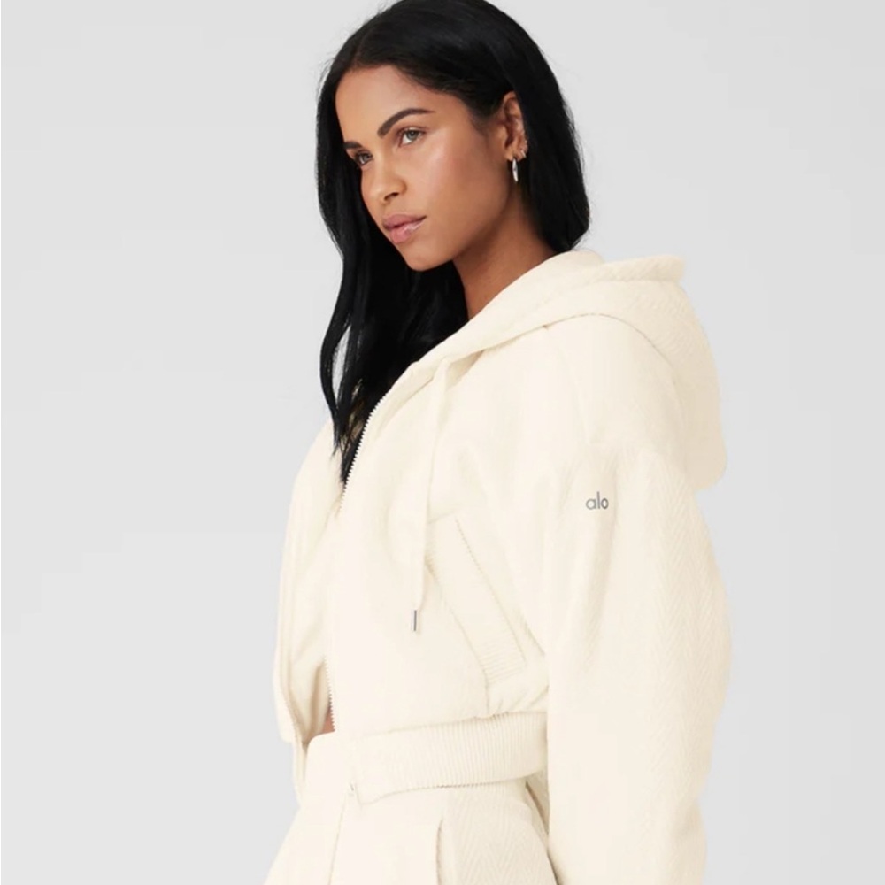 Like new alo yoga cozy day cropped jacket coat ivory puffer cream crop small